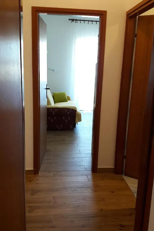 Apartments And Rooms By The Sea Seline, Paklenica - 6440 Starigrad Paklenica 3*,  Croatia