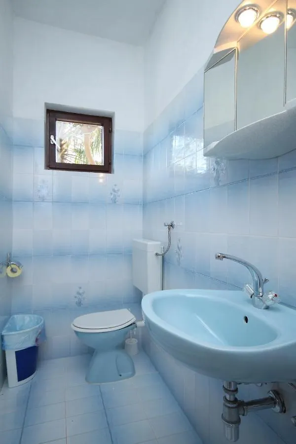 Apartments And Rooms By The Sea Seline, Paklenica - 6440 Starigrad Paklenica Guest house