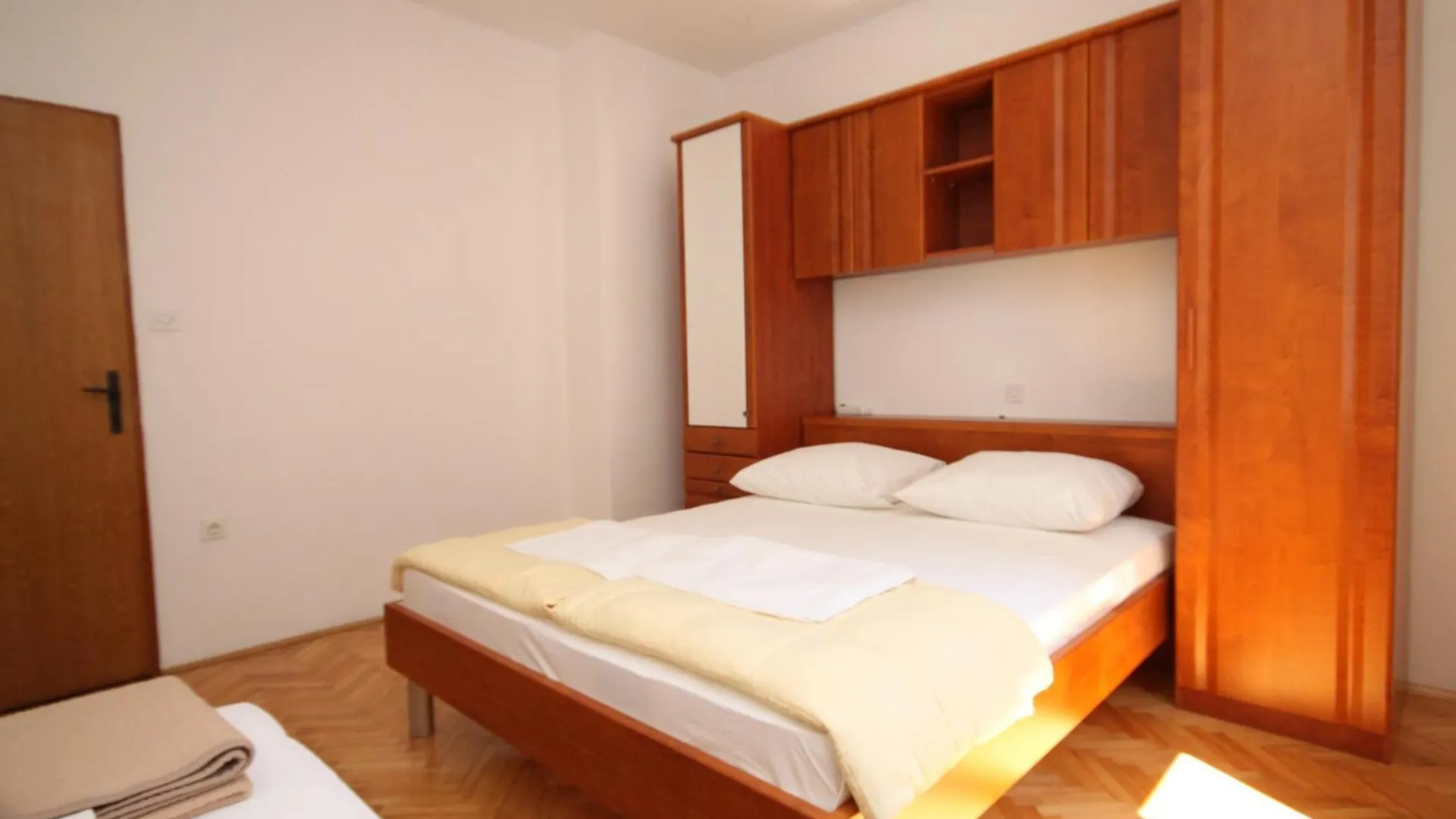 Apartments And Rooms By The Sea Seline, Paklenica - 6440 Starigrad Paklenica Guest house